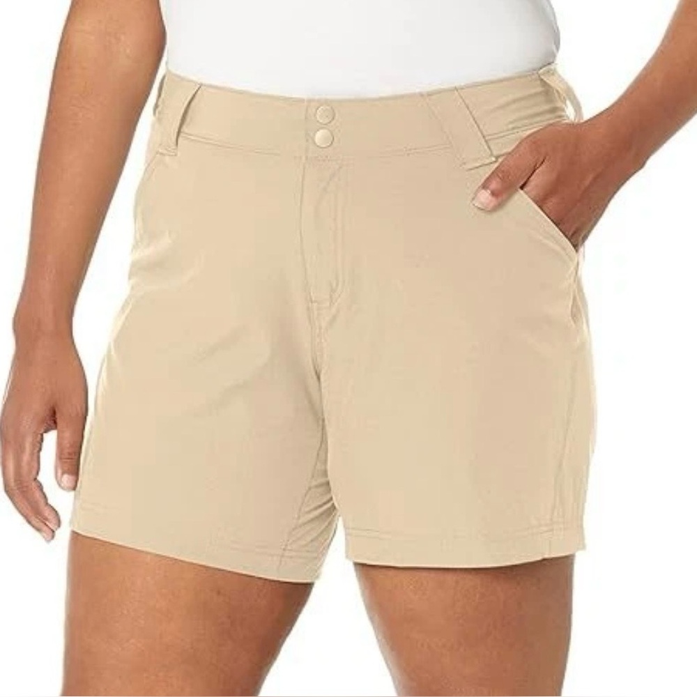 Columbia NWT Coral Point III 7” inseam tan shorts women’s 10 SPF 50 Omni Shade